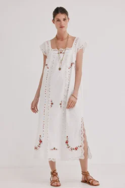Alaira. Vestido bordado
