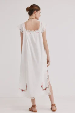 Alaira. Vestido bordado