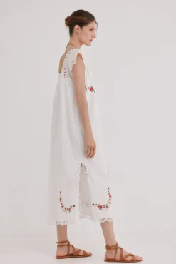 Alaira. Vestido bordado