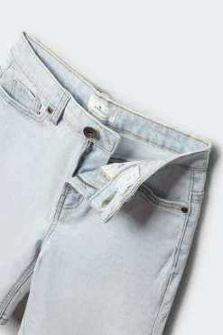 Bermuda slim em denim para menino