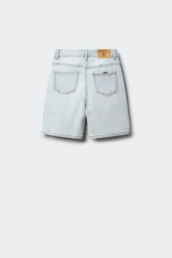 Bermuda slim em denim para menino