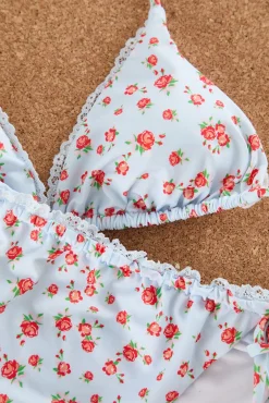 Biquíni com detalhes de renda