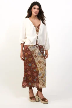 Blusa com laçadas