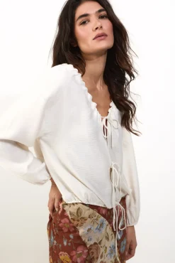 Blusa com laçadas