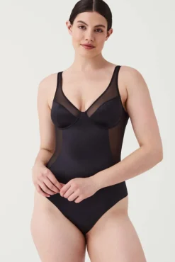 Body modelador de tule de cetim e tanga de compressão de cetim