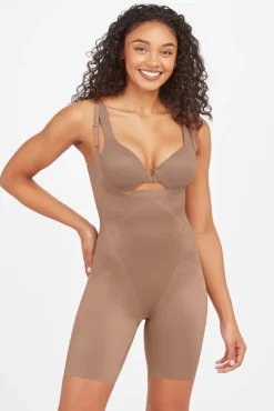 Body modelante com perna