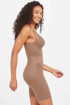 Body modelante com perna
