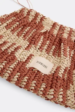 Bolso pouch rafia