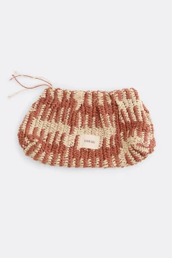 Bolso pouch rafia