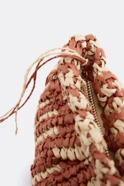 Bolso pouch rafia