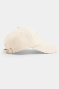 Boné com logo bordado