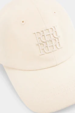 Boné com logo bordado