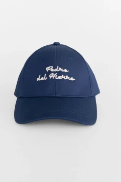Boné com logo bordado