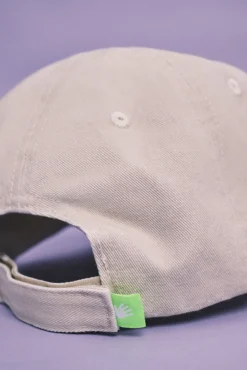 Boné em algodão com logo bordado bege