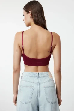 Bralette e com alças cor de vinho