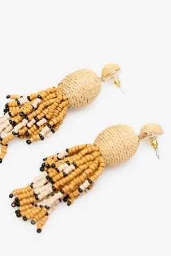 Brincos e borlas de ráfia