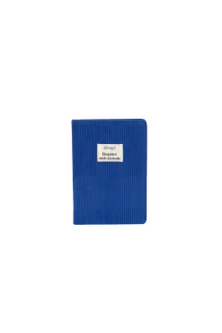 Caderno A5 de veludo cotelê azul Klein - Elegância com atitude