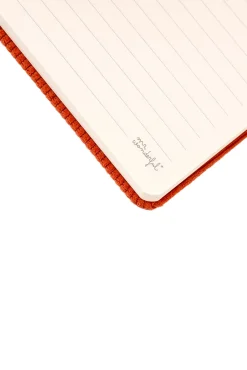Caderno A5 em veludo cotelê terracota - Elegância com atitude