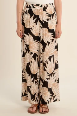 Calça comprida de mulher estampada