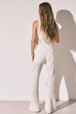Calça comprida em crochet bege