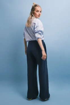 Calça comprida em felpa azul