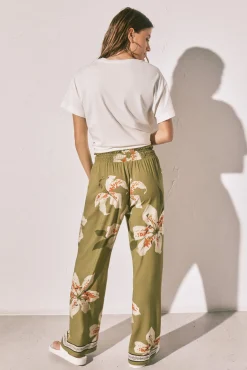 Calça comprida estampada de flores