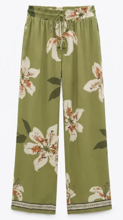 Calça comprida estampada de flores