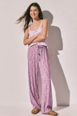 Calça comprida estampada de flores rosa