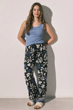 Calça comprida estampada de flores azul