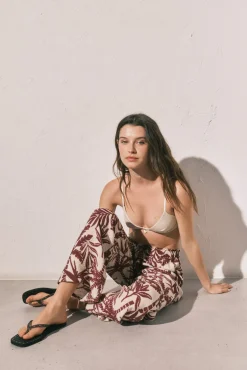 Calça comprida estampada grená