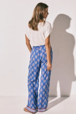 Calça comprida estampada selo azul