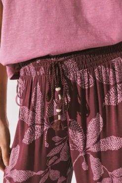 Calça comprida estampado floral