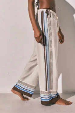 Calça comprida fluida às riscas castanha