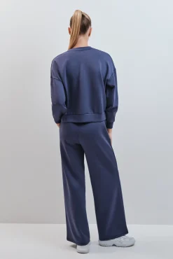 Calça comprida larga em modal azul