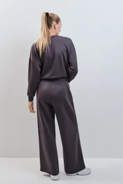 Calça comprida larga em modal cinza