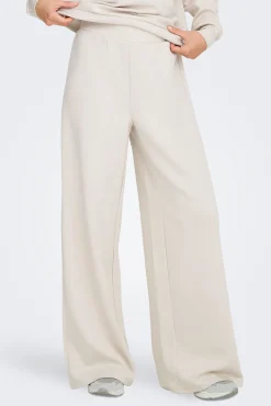 Calça compridas e largas