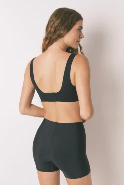 Calça internos pretos de corte limpo