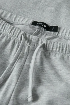 Calça larga com cordão ajustável