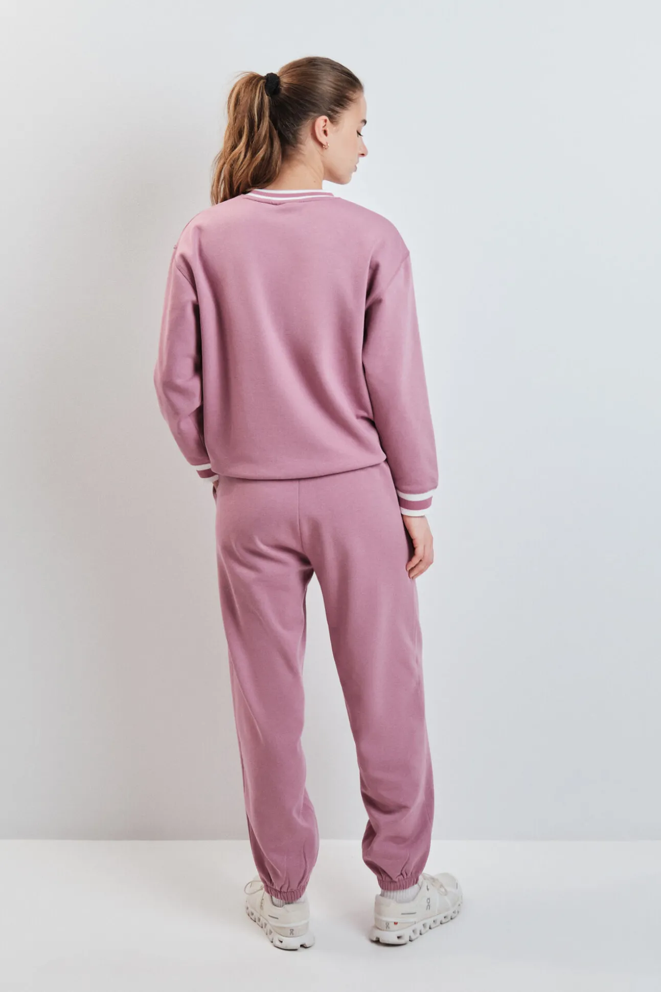 Calça reta em felpa rosa