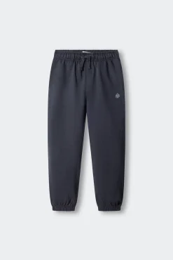 Calças jogger básicas para menino
