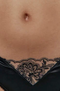 Calcinha clássica em tule bordado, malha e micro Dusk