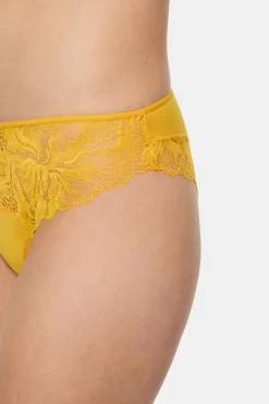Calcinha de renda essencial generosa