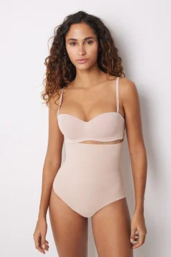 Calcinha nude de alta redução e push-up