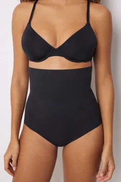 Calcinha redutora alta preta e push up