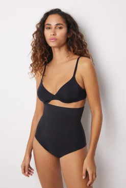 Calcinha redutora alta preta e push up