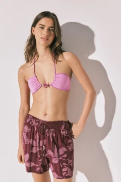 Calções com estampado floral e franjas