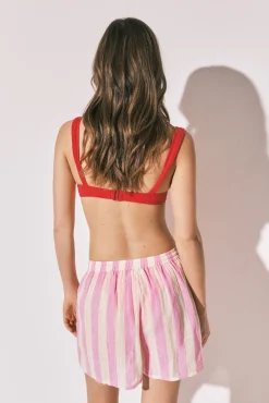 Calções de riscas rosa