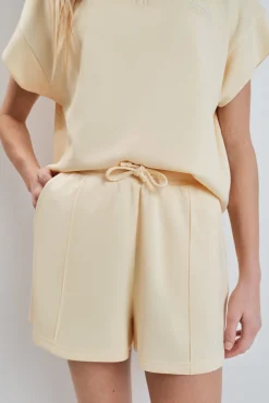 Calções largos em viscose suave amarelo