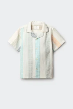 Camisa de manga curta bordada às riscas para menino