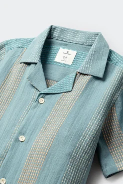 Camisa de manga curta bordada às riscas para menino